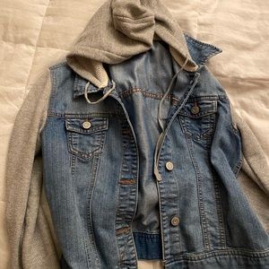 Jean jacket w/ cotton sleeves